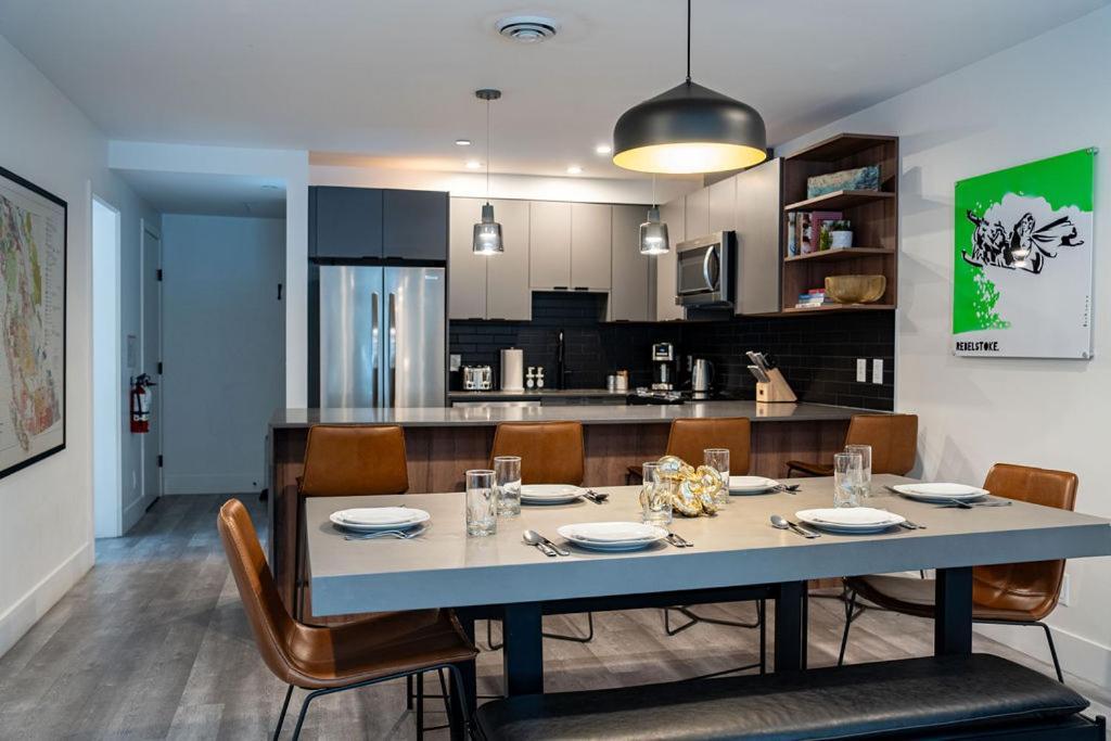 Revel In The Stoke By Revelstoke Vacations Διαμέρισμα Εξωτερικό φωτογραφία